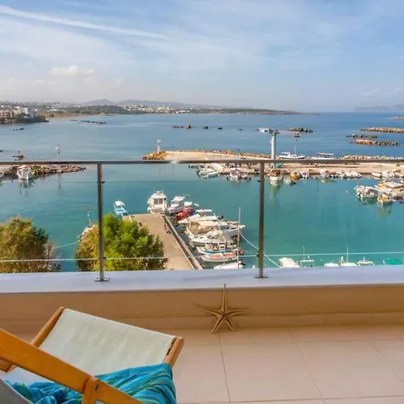 Sea & Town Getaway شقة *