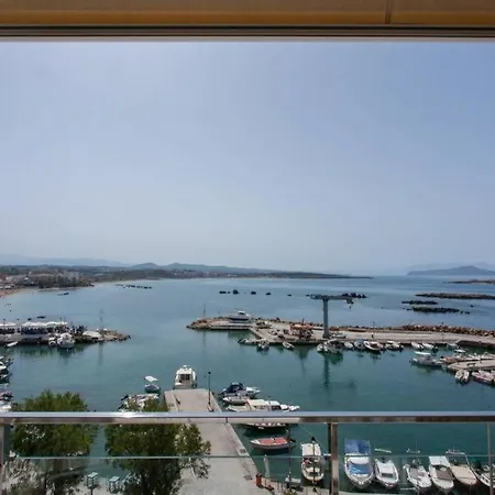 Sea & Town Getaway شقة *